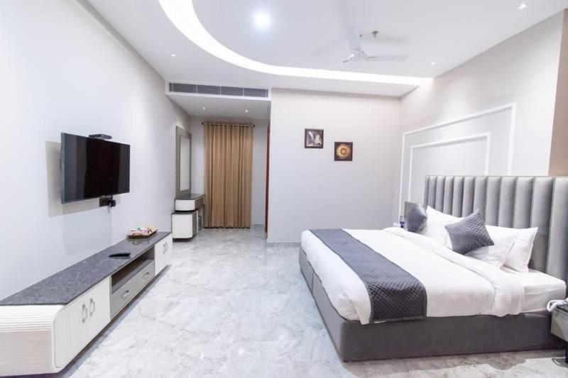 Hotel Miracle Resort Phagwāra Zewnętrze zdjęcie