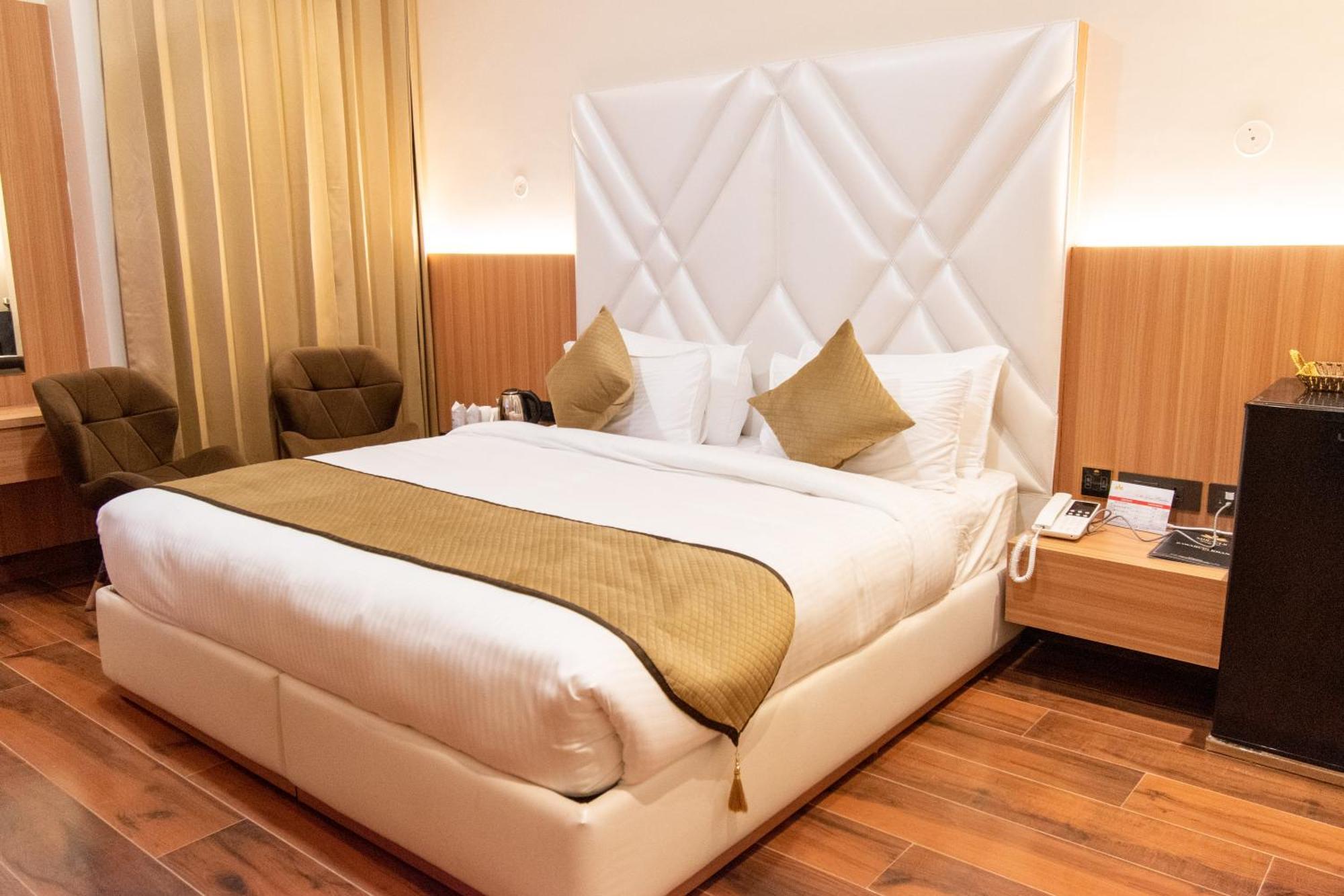 Hotel Miracle Resort Phagwāra Zewnętrze zdjęcie
